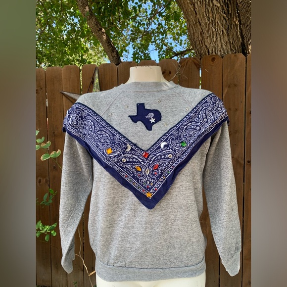1980s Vintage Texas blue bandana embellished sweatshirt size L (14-16). - Picture 1 of 7